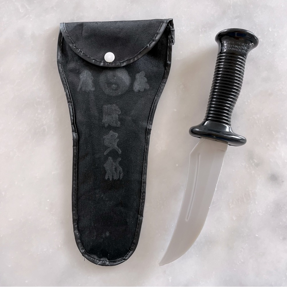 Kids fake prop knife. Halloween accessory